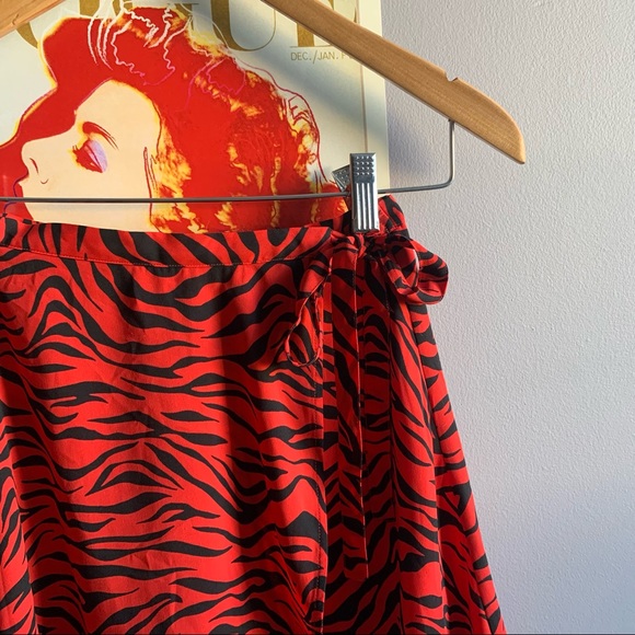 SUNDAY BEST ZEBRA WRAP SKIRT - Picture 2 of 3